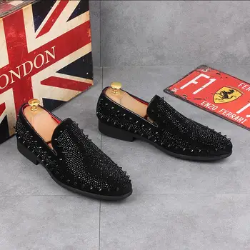 Znana blagovna znamka oblikovalca moški modni punk nočni klub nosijo mehke usnjene čevlje zdrsne na kovice čevelj črni nosorogovo loafers zapatos