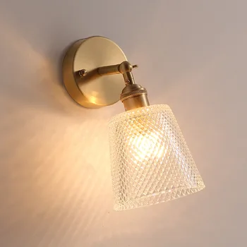 Nordijska baker spalnica postelji stenske svetilke, kopalnica, garderoba ozadju stenske svetilke enostavno steklo ogledala žarometov